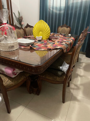 غرفة طعام مع فريزر 