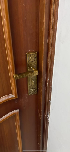 فتح الباب المغلق وتركيب الكوالين