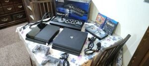 Playstation 4 & 4Pro bundle.