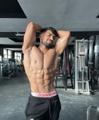 مدرب اللياقة البدنية