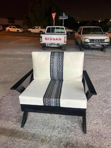 عمل كراسي وطاولات