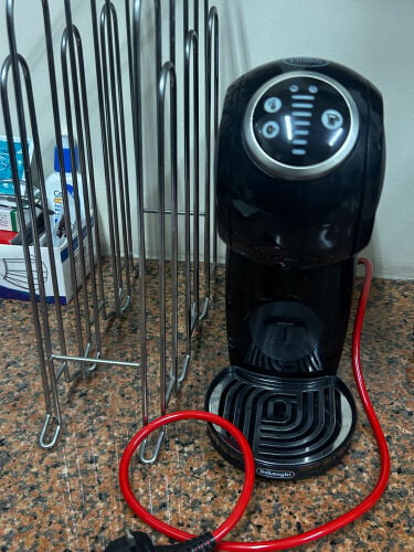 مكينة قهوة مع حامل الكبسولات 