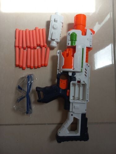 Automatic gun with 18 bullets
