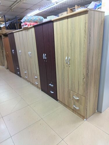 خزانة ببابين متاحة للبيع