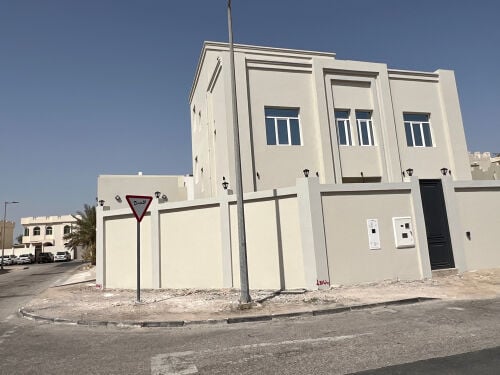 فيلا للبيع بالمريخ قريب الفروسيه 