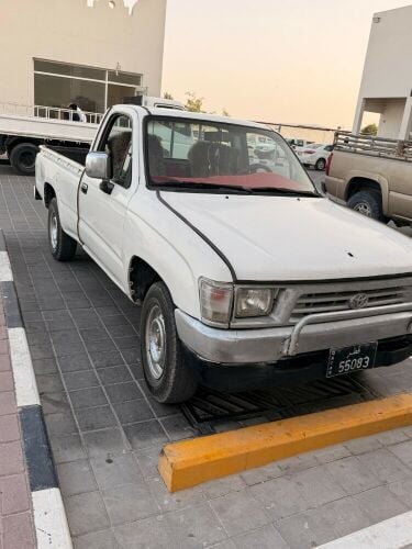 سيارة تايوتا موديل 1999