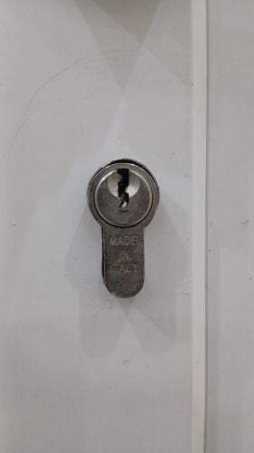 نجار أبواب واقفال