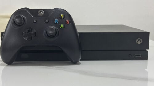  XBOX ONEX IN GREAT CONDITION URGET