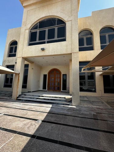 فيلا تجاريه للايجار في الدحيل