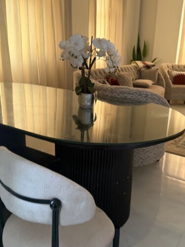 table without chairs 