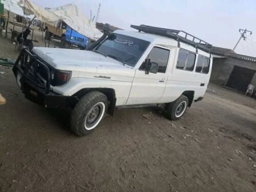 مطلوب لاندكروزر فئة ٧٠  اي موديل