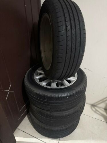 MG 5 Tires with rings (205/55R1