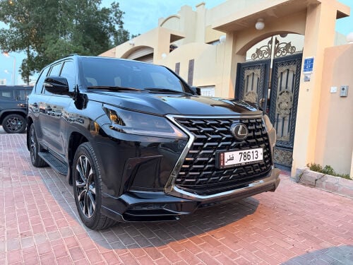 LEXUS - BLACK EDITION - LIKE NEW