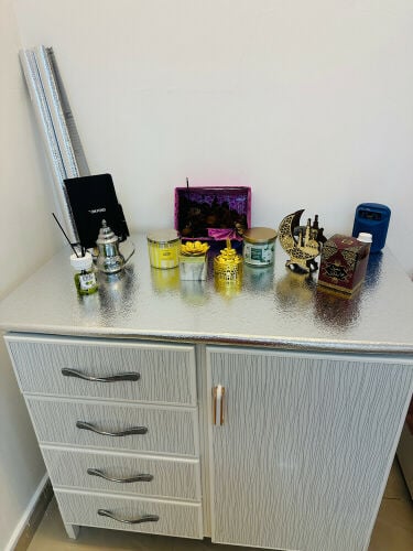 kitchen cabinet 