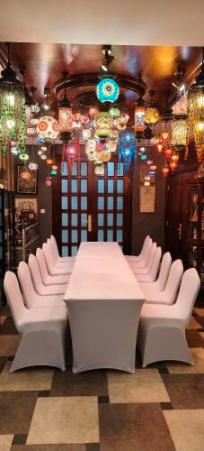 طاولات وكراسى