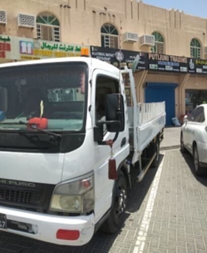 عباره عن سيارة بيكب كبير لنقل الع