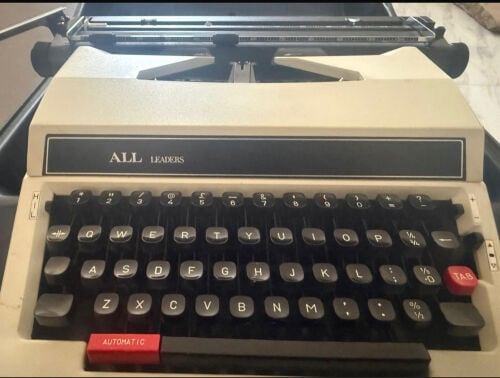 Three typewriter (english)