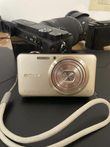 Sony Cybershot-DSC-WX 50 + charger