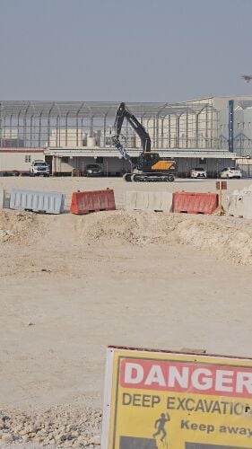 chain excavator with hammar