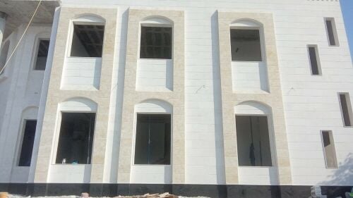 البلاط، الانترلوك، الرخام الخ.