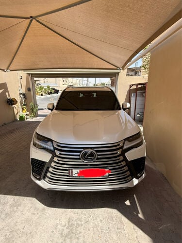 2025 Lexus LX 600 Luxury 14,000 km