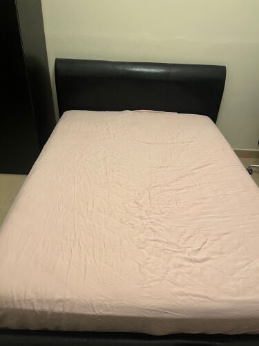 Queen bed 