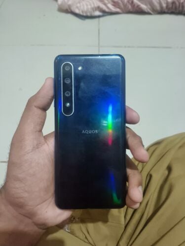 Sharp Aquos r5 5G