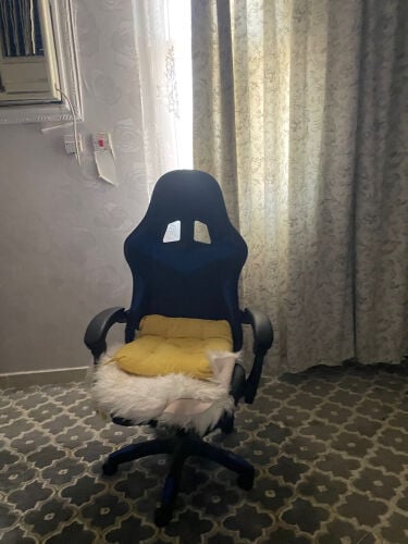 طاوله وكرسي