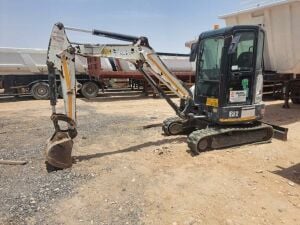 MINI EXCAVATOR 4 TON