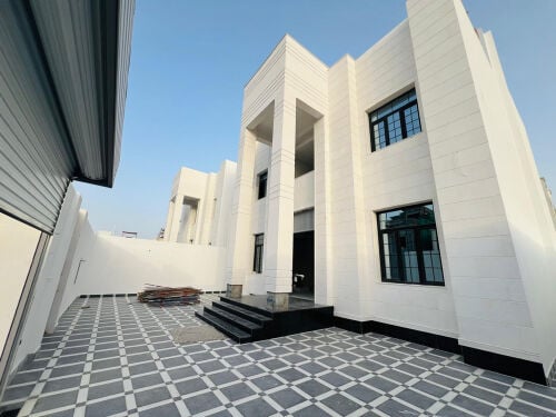 فلتين اول ساكن للبيع في الوكير