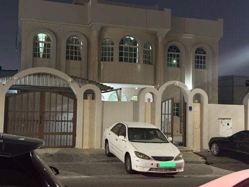 للبيع فيلا في معيذر الجنوبي 