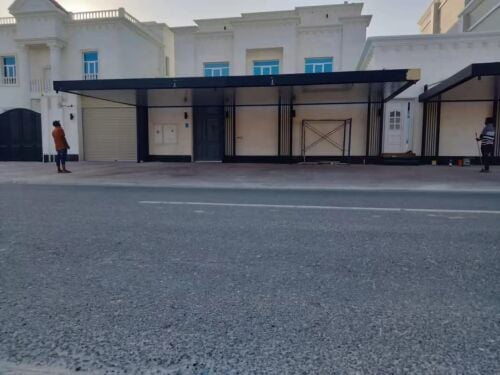 أعمال الحديد والأسوار الخ.
