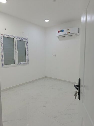 للايجار بالريان غرفتين وصاله و حم