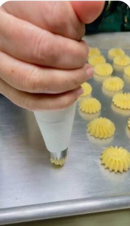Passionate Petit Four Baker!