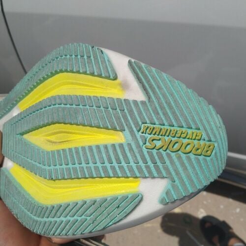 brooks shoes size 42