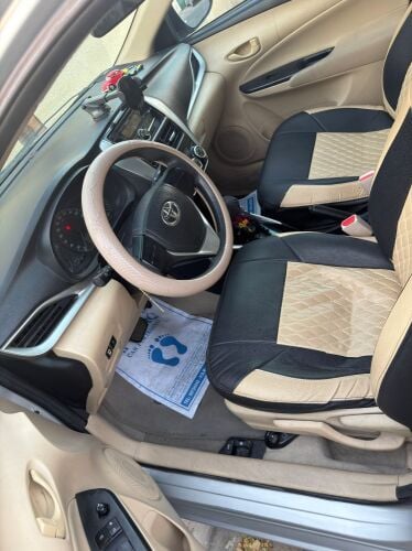 بيع سيارة تويوتا يارس 2019