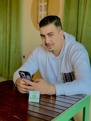 لديا خبرة ويتر ومساعد شاف مطبخ
