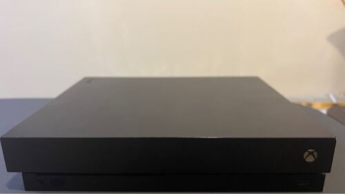 ‏Xbox One x 1TB