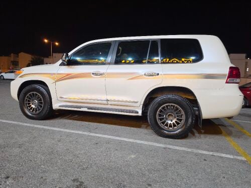 land cruiser GXR v8