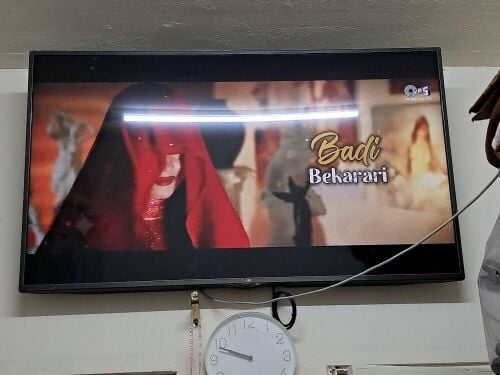 Lg television 52 inches