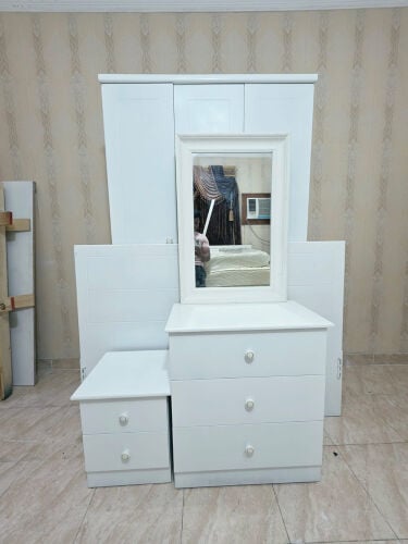 Queen size bedroom set 