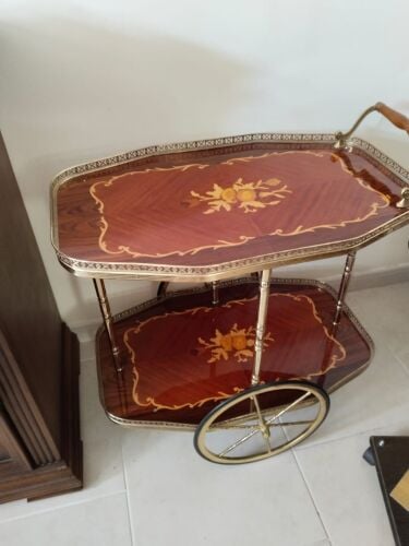 طاولة ضيافة