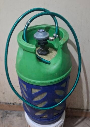 Gas Cylinder with regulator pipe