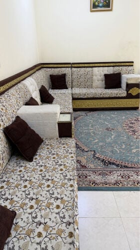 كنبات بحالة جيدة