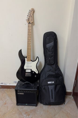Yamaha Pacifica (PAC112VM) + AMP