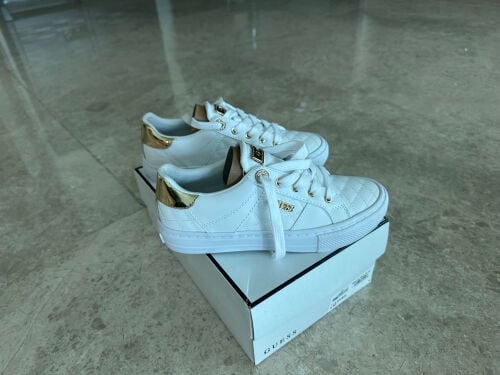 GUESS BRAND NEW SNEAKERS 
