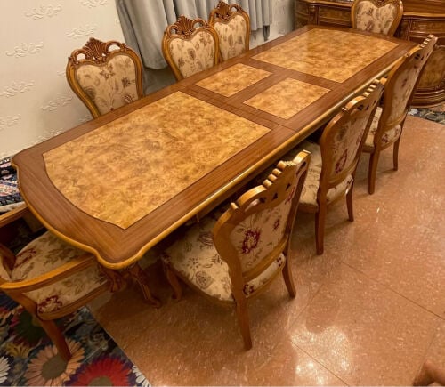 طاولة طعام وكراسي