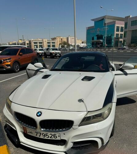 سيارة بي ام دبليو زد4