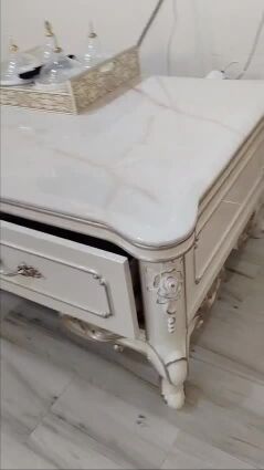 جلسه 12 متر بحاله ممتازه مع طاوله