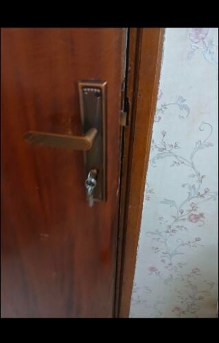 تركيب وتصليح الأبواب والاقفال وفت